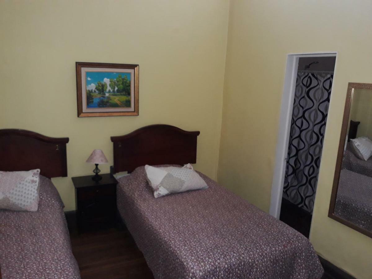 Residencial Praga Hostel ซานติอาโก ภายนอก รูปภาพ